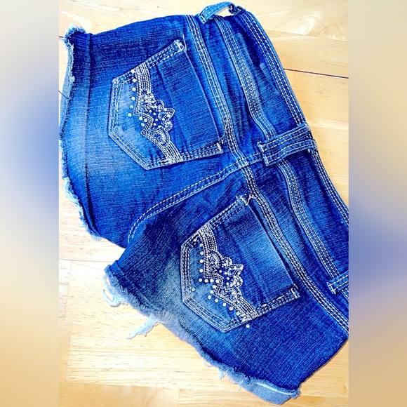 Shorts - Picture 2 of 2